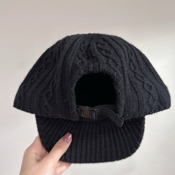 Beanie Winter knit cap hat black Korean style - Picture 2 of 2